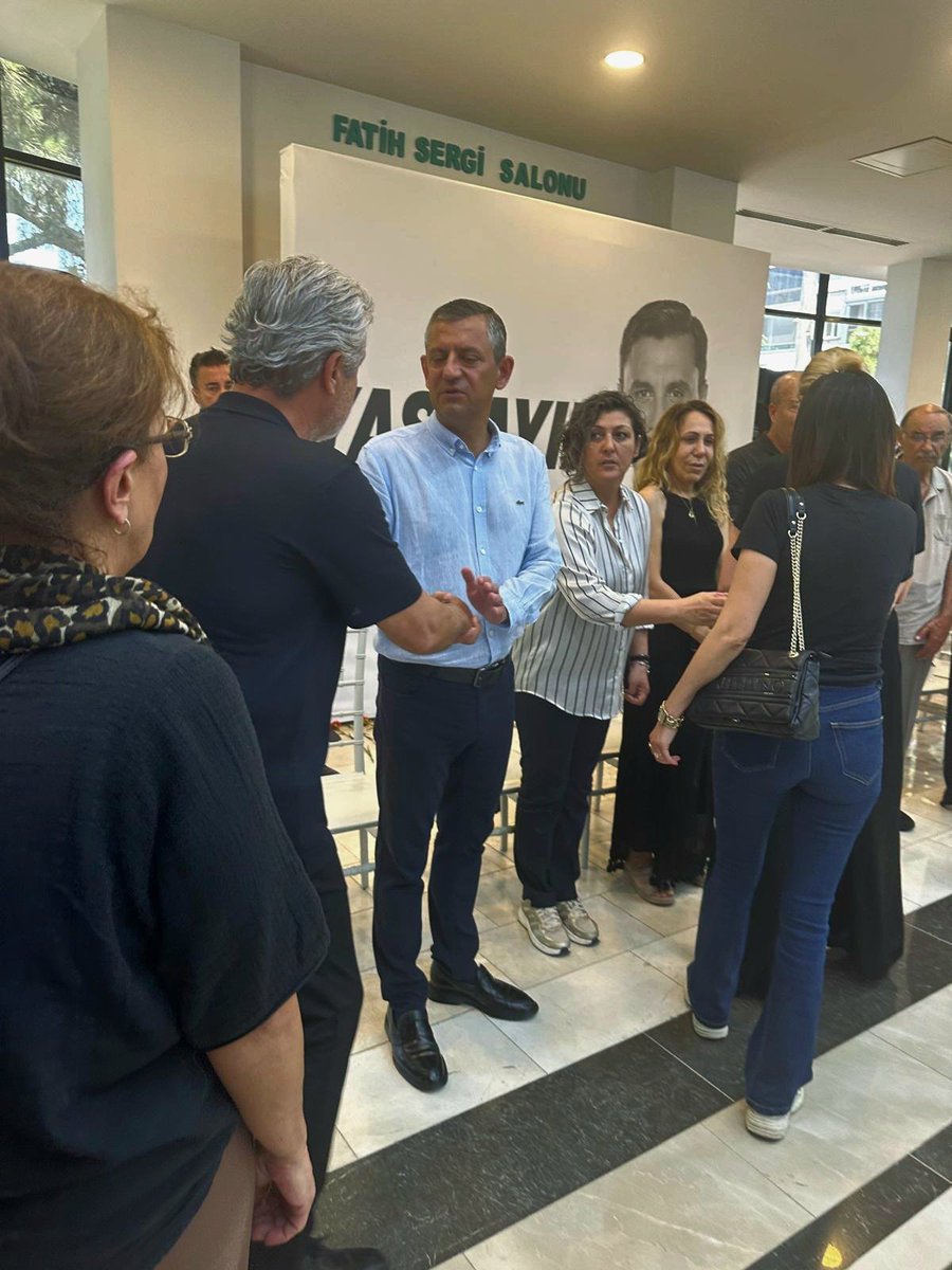 Manisa Büyükşehir Belediyesi Başkanımız Sayın Ferdi Zeyrek için Mersin Cumhuriyet Meydanı Fatih Sergi Salonu'nda Genel Başkanımız Sayın Özgür Özel’e ve rahmetli Ferdi Zeyrek'in kıymetli ailesine taziye dileklerimizi ve üzüntülerimizi ilettik. 

<a href="/eczozgurozel/">Özgür Özel</a>