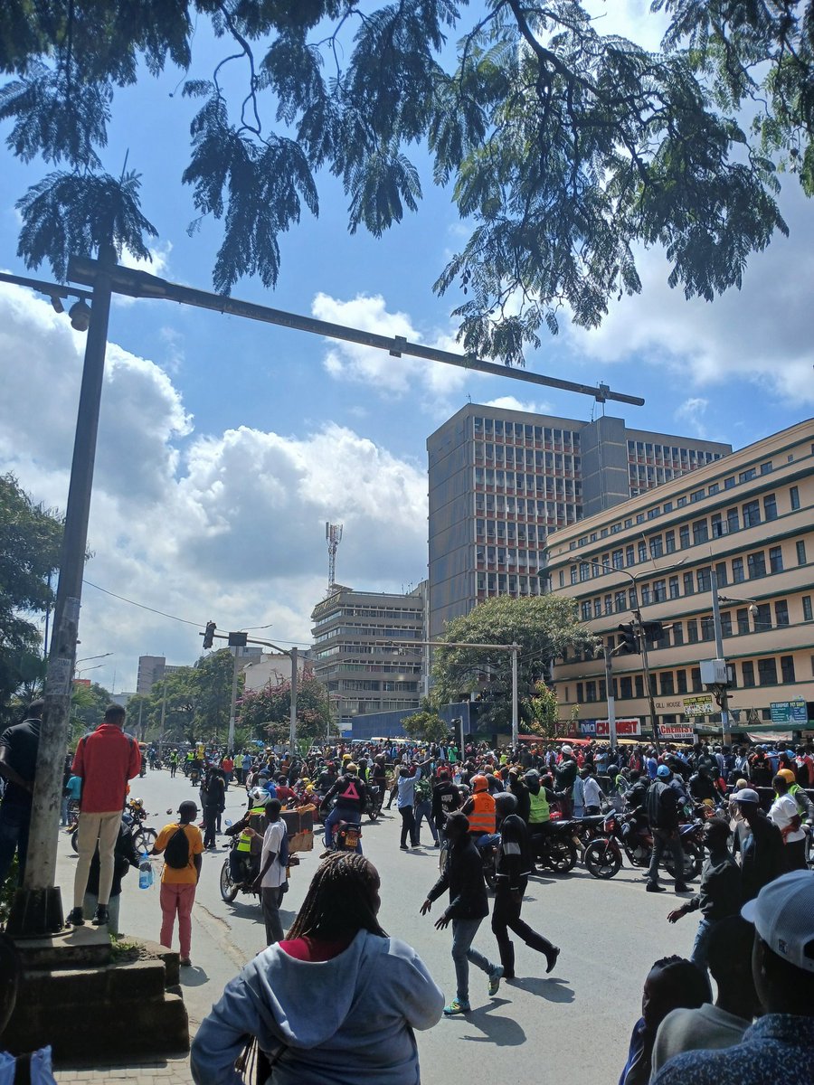 Wenye hawajatokea ground atleast tokea online and push voices: Retweeting and liking 
#JusticeForAlbertOjwang