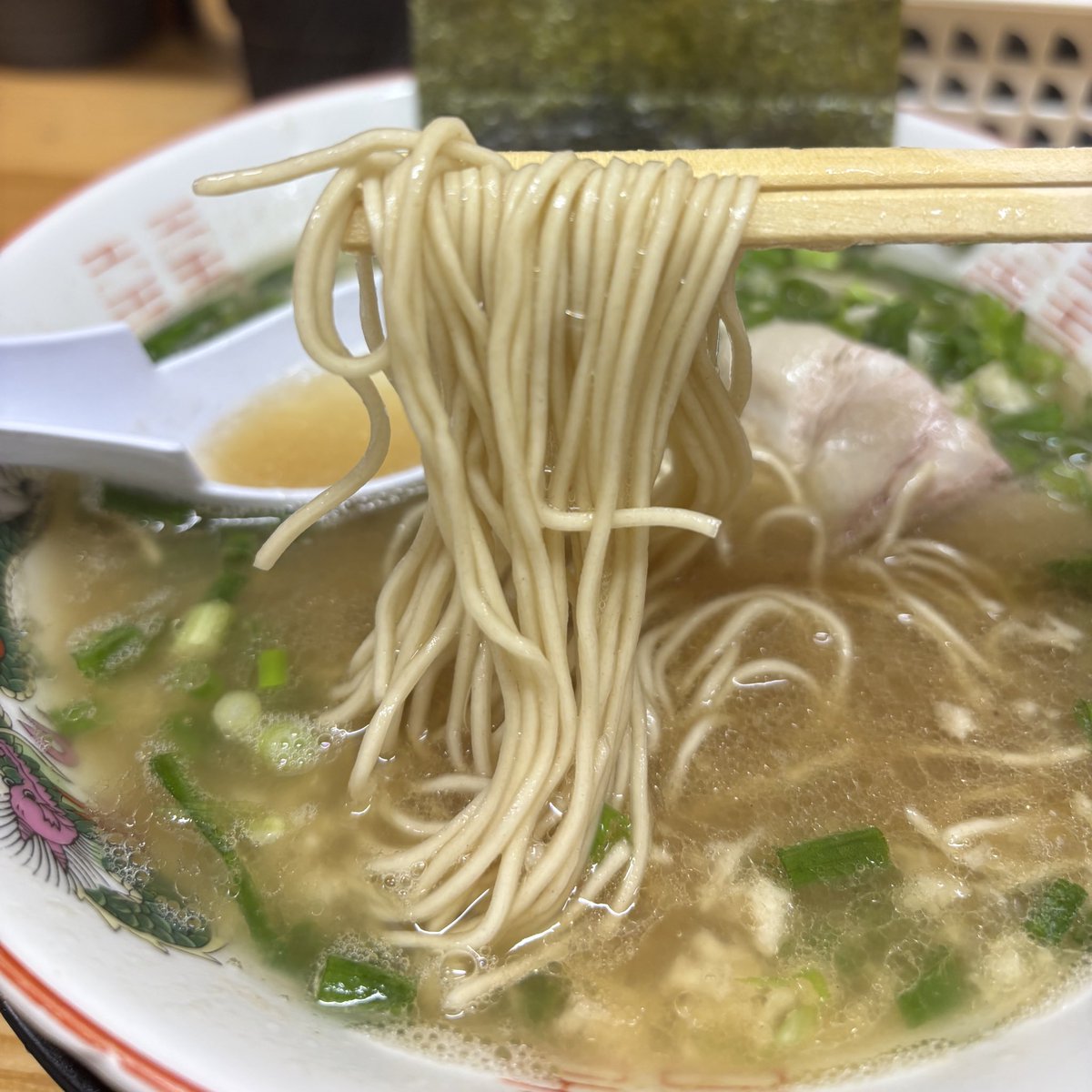 34📍しぇからしか（仁川本店）

　ラーメン
　TPにんにく

夜分にごめんあそばせ🙇‍♀️

最近上振れしぇかに出会えてないけど⤵️

それでも美味しいって

どゆことですか( ⸝⸝⸝˙~˙⸝⸝⸝ )⁇