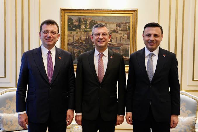 Bundan sonra artık Türk Siyasî Tarihini belirleyecek olan ekip.