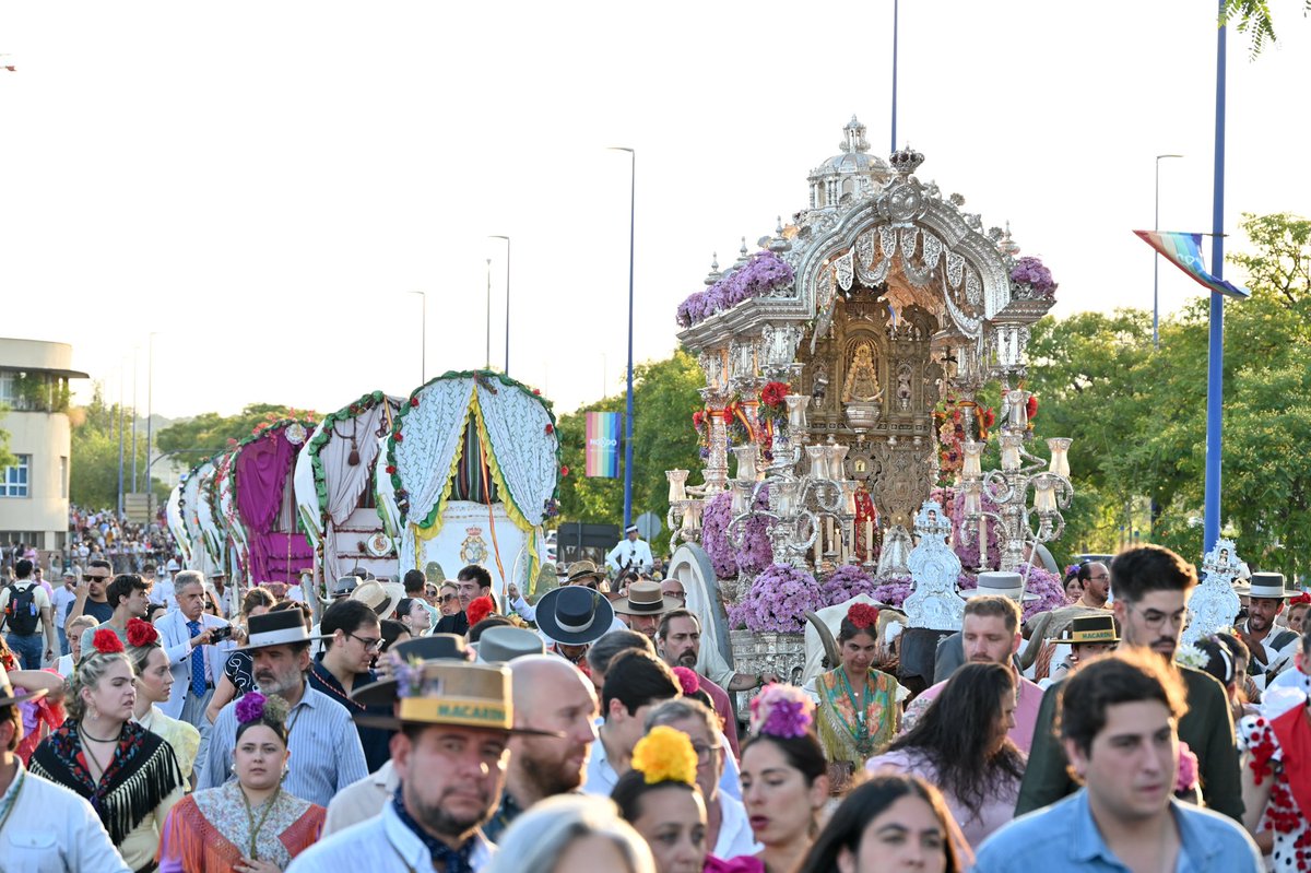 La Macarena llega a Sevilla tras #ElRocío25