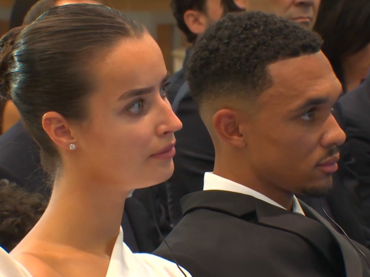 Gvniyu_'s tweet photo. this is trent’s girlfriend at the presentation, if ebe ghanaian lady ah nanka her wig go cost like 5k 🤣 https://t.co/QKHdMgCWWD
