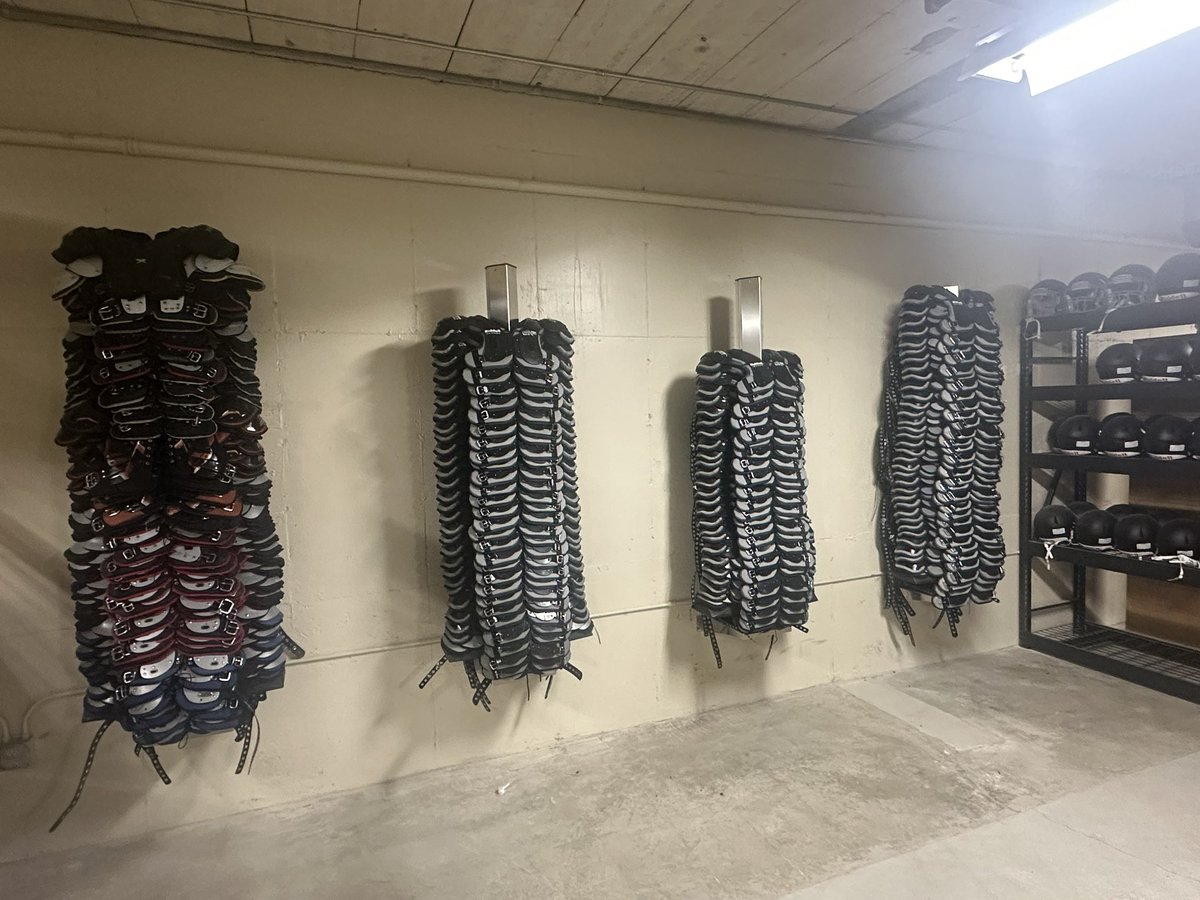 Mike Kubes (@coachkubes) on Twitter photo 🚨PREMIER PRODUCT ALERT🚨
1. These SPX shoulder pads from <a href="/RiddellSports/">Riddell Sports</a> are 🔥😤💪
2. Shoulder pad racks are like nothing I have ever seen. BEST STORAGE PRODUCT ON THE MARKET‼️
Great 🇺🇸 company with second-to-none customer service.
🔗: tntsportsequip.com 🚨PREMIER PRODUCT ALERT🚨
1. These SPX shoulder pads from <a href="/RiddellSports/">Riddell Sports</a> are 🔥😤💪
2. Shoulder pad racks are like nothing I have ever seen. BEST STORAGE PRODUCT ON THE MARKET‼️
Great 🇺🇸 company with second-to-none customer service.
🔗: tntsportsequip.com