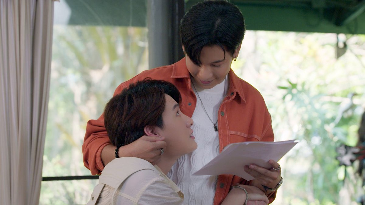 nannsiwon's tweet photo. They told the world they broke up. But forgot to tell their hearts.

#TheExMorningEP4 https://t.co/Id9N5vSrxB