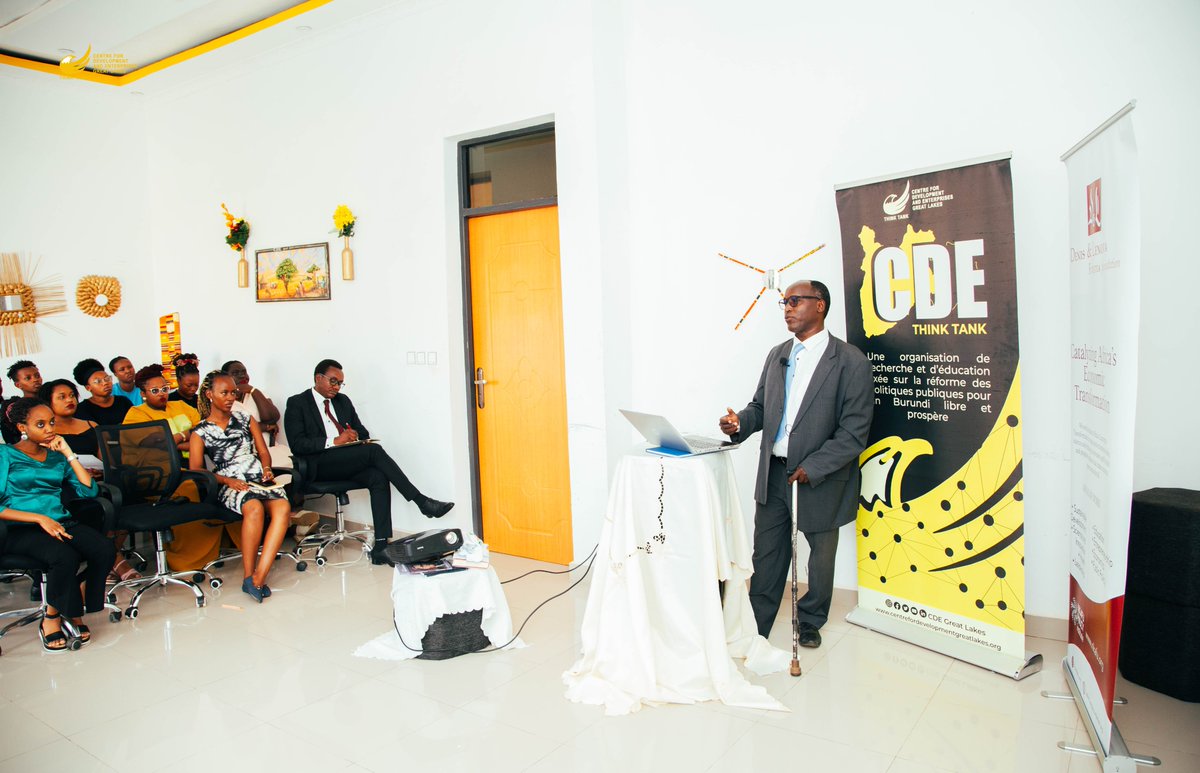 ForEnterprises's tweet photo. #SCATT-📷 Retour en images sur notre #DisseminationWorkshop sur « L’informalité, les inégalités et la croissance inclusive », où notre collegue Prof. Siméon Barumwete a présenté les #résultats d’une étude de notre Think Tank menée dans differents régions du Burundi, mettant en lumière les raisons pour lesquelles de nombreux #entrepreneurs préfèrent l’informel tout en proposant des #solution concrète.