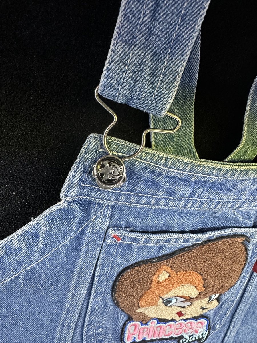1992_sonic's tweet photo. Today’s Collection Spotlight: A very cute Princess Sally denim little girl’s dress from Sega World Sydney! It even has Sonic emblazoned fasteners all over it! Super Sonic Cute and AWESOME! 😍#segaworldsydney #segaworld #princesssally #SonicTheHedgehog 
#guinnessworldrecords
#Sega https://t.co/ouMm7ZxNBW