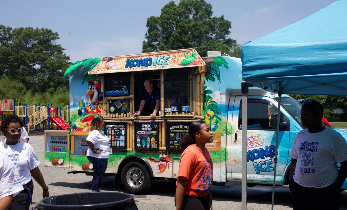 🎓🌴 What a day!
Our 5th Grade Promotion &amp; Beach Party was a blast—awards, games, Kona Ice &amp; more!
Huge thanks to our 5th grade team, volunteers &amp; Ms. Andrill Harris for making it special.
📸 Follow us on Facebook for more photos!
facebook.com/DrMuddElementa…?

#DrMuddPride
