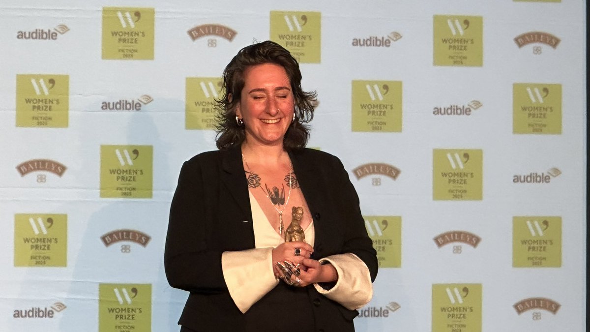 Waterstones (@waterstones) on Twitter photo And the <a href="/WomensPrize/">Women's Prize</a> for Fiction 2025 winner is…
The Safekeep by Yael van der Wouden
Find it here: waterstones.com/category/cultu… And the <a href="/WomensPrize/">Women's Prize</a> for Fiction 2025 winner is…
The Safekeep by Yael van der Wouden
Find it here: waterstones.com/category/cultu…