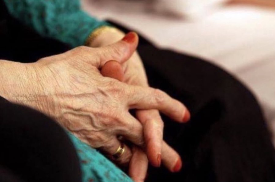 يَ الله، لا ترني بأمي وجعًا يذيب قوتها، ولا ضعفًا يُبكيني. اجعلني لها برًا، كما كانت لي وطنًا وحنانًا. اللهم، لا تزرع في قلبها همًّا،ولا تدع للحزن فيها طريقًا. يَ رازق الخلائق، ارزقها من جميل فضلك ما يسعدها،ومن واسع رحمتك ما يُنير قلبها، واسكن سكينتك في روحها،واحفظها يَ رحيم 🤲🏻.