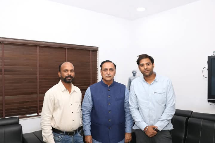 I met Vijay Rupani back in 2018 when he was CM Gujarat ahead of the Statue of Unity inauguration at his residence. Must say, he was a humble leader and a very lively person. After the interview, he gave me a memorable tour of the CM official residence. RIP Mr Rupani.