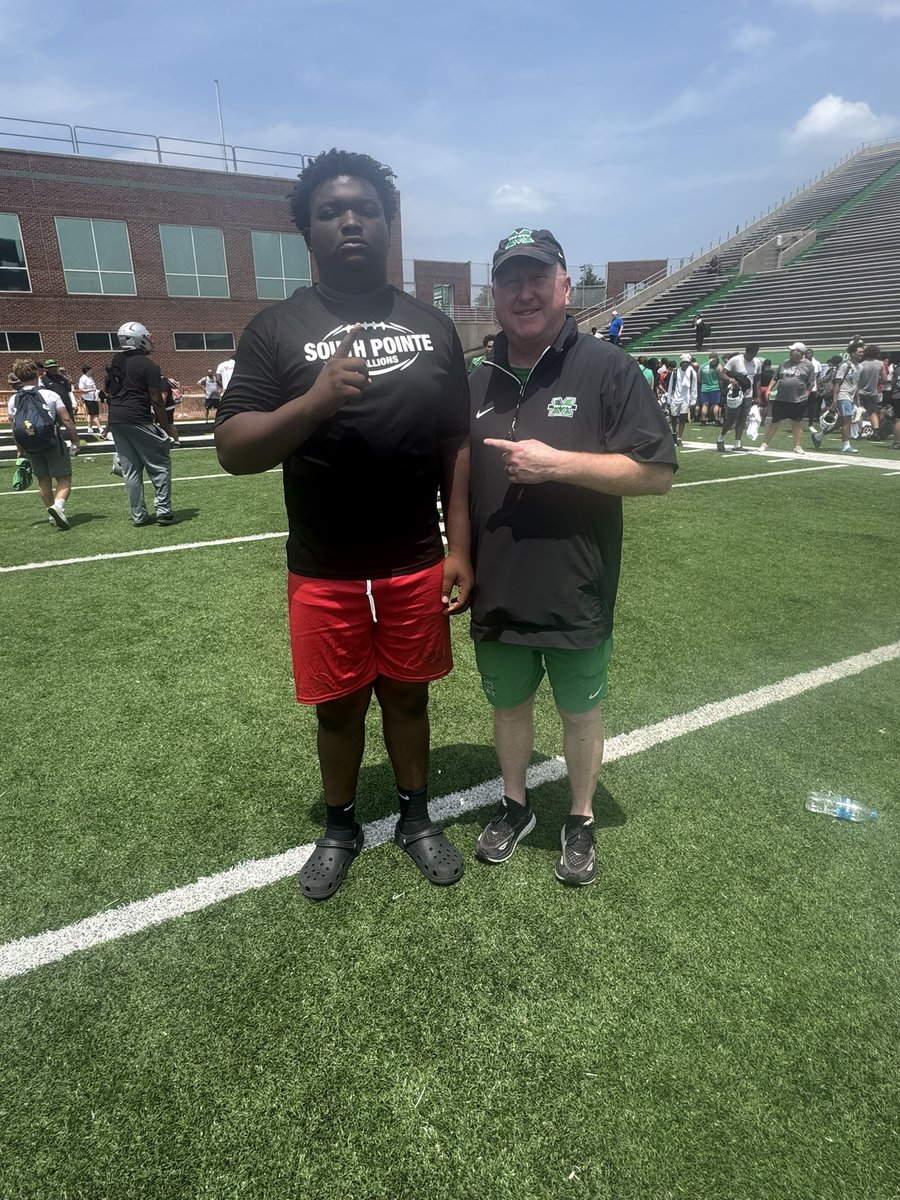 BIGBOYLEE2026's tweet image. Had a great day at Marshall and learned alot thanks for the hospitality!!
#HERD💚🖤
@southpointeFBSC @FootballSPHS @Coach_BMcClain @Hold_2017 @CoachPete1017 @G_Yeldell7 @CoachDingle @Chisholm_Island @DennisCurrence !