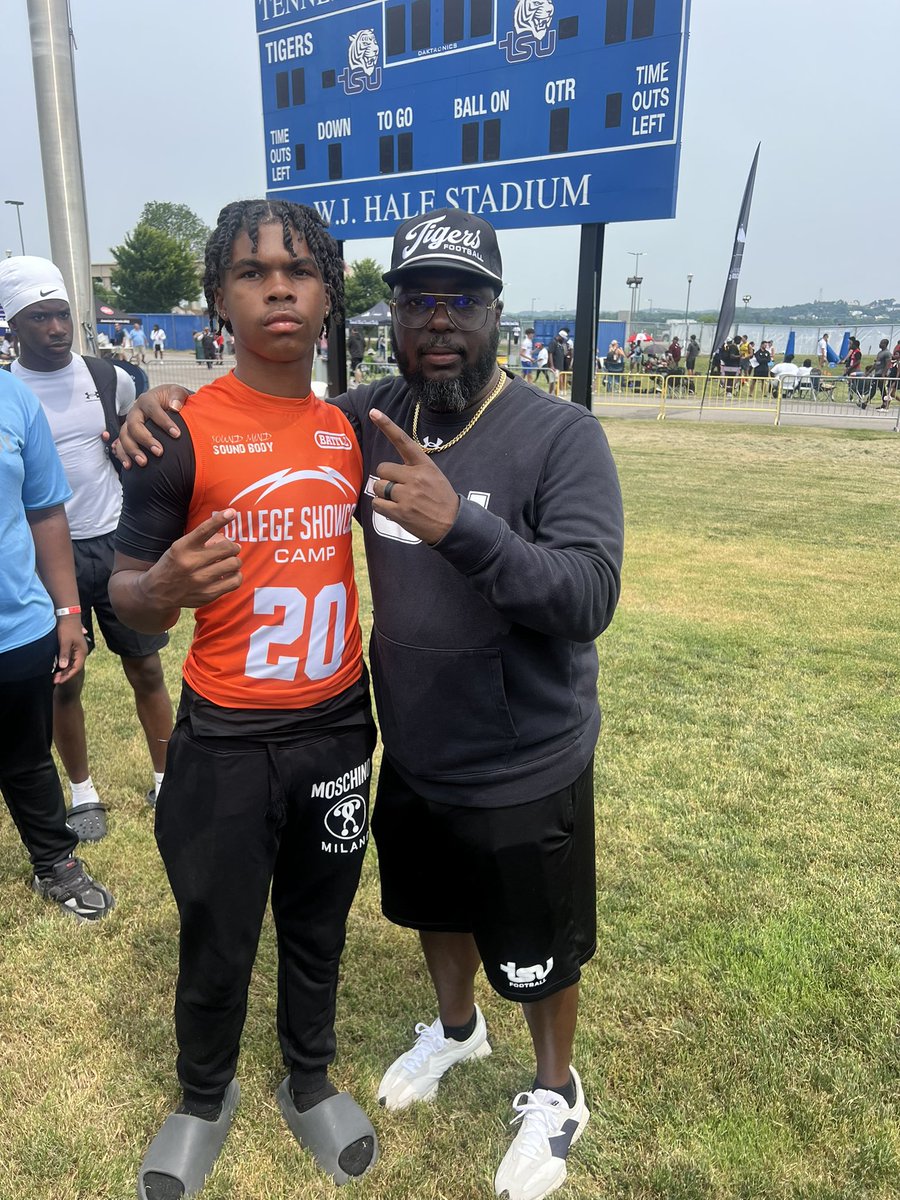 AmirForris3__'s tweet image. After a great conversation with @CoachMashack extremely blessed to receive a offer from Tennessee state @AllenTrieu @smsbacademy @MarcSutherland_ @CoachBlackwell_ @GregSmithRivals @TheD_Zone