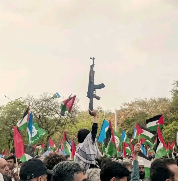 SheikhM92196175's tweet photo. ہوشیار رہنا
جہاں قافلہ صمود کو روک دیا جائے،
بس وہیں بنو قریظہ کی بستی ہے۔۔۔
اسرائیل کی حدود وہیں سے شروع 
سمجھی جائیں گی
#GlobalMarchToGaza https://t.co/3vOwul24C1