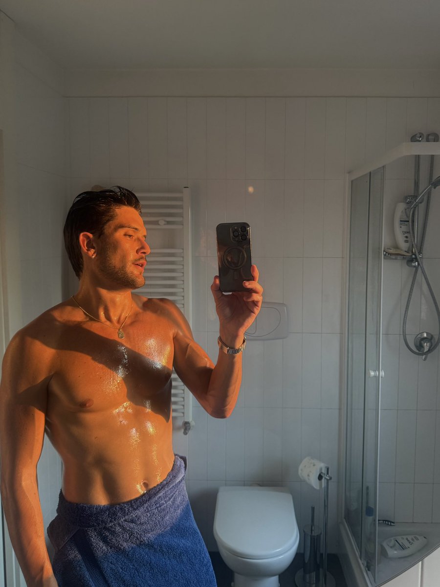 RiccItalian's tweet photo. 🚿🚿🚿🚿 https://t.co/3T5wpuG2IB