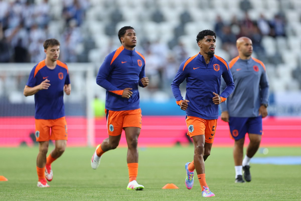 OnsOranje's tweet photo. Turn up the heat, lions 🦁

#TheNextUp #U21EURO https://t.co/IRdN1otWpF