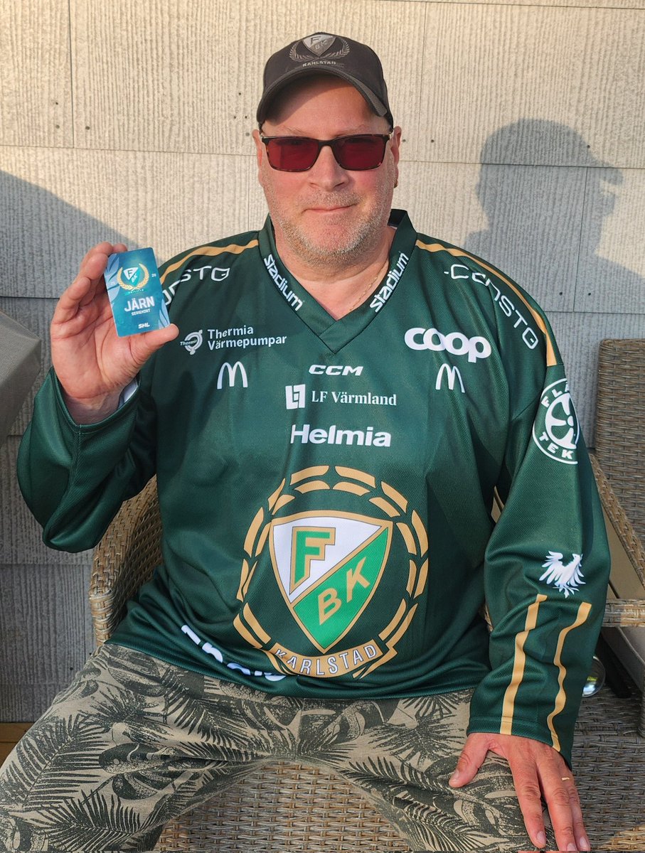 MakPat71's tweet photo. Åren går fort när man har roligt ! Årskort Nr 40 i bästa klubben  ! #fbkse https://t.co/s2ucRKVRa6