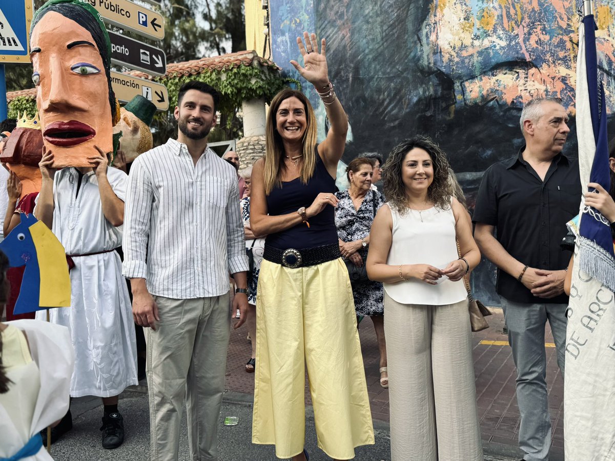 ✝️☪️ Los pequeños festeros de Archena han disfrutado hoy de su especial desfile infantil de Moros y Cristianos.

👏🏼 La alcaldesa Patricia Fernández ha presenciado el desfile, mostrando su apoyo y cariño a los más pequeños, que han demostrado que el espíritu festero también se