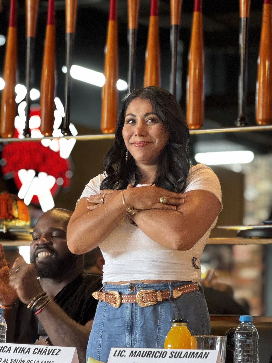 #BoxeoenCorto 
Inmortal del boxeo mexicano y mundial.
Yessica ‘kika’ Chávez presente en #juevesdecafe <a href="/WBCBoxing/">World Boxing Council</a> 

<a href="/KikachavezOf/">Yessica Kika Chavez</a> <a href="/wbcmoro/">Mauricio Sulaiman</a>