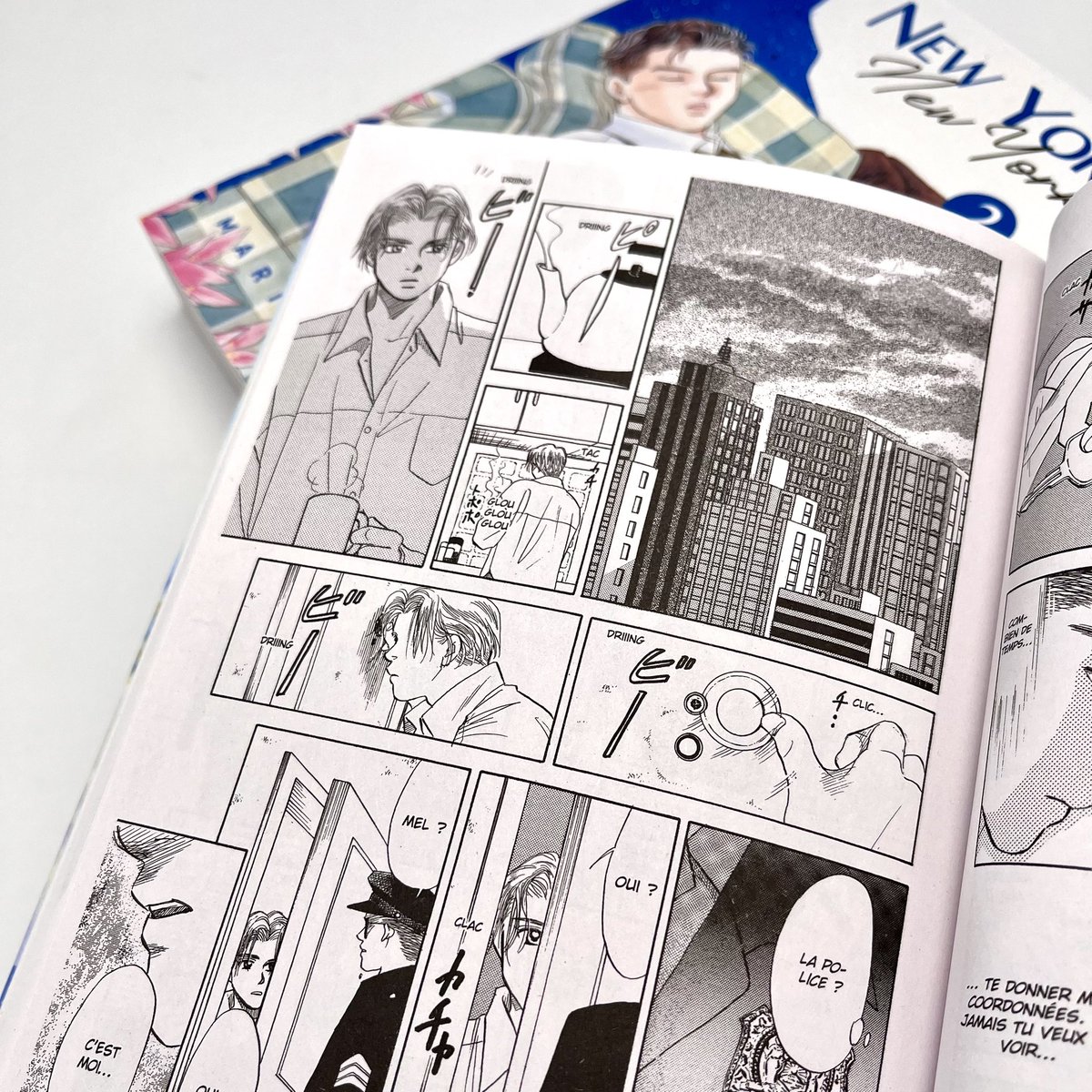 En ce mois des fiertés nous aurons le plaisir de republier le très marquant New York New York de Marimo Ragawa 🌈🗽

Une série marquante pour toute une génération qui revient en deux tomes grand format garnis de passionnantes préfaces d’Artnachronisme ✍️ 

📆 le 25 juin en