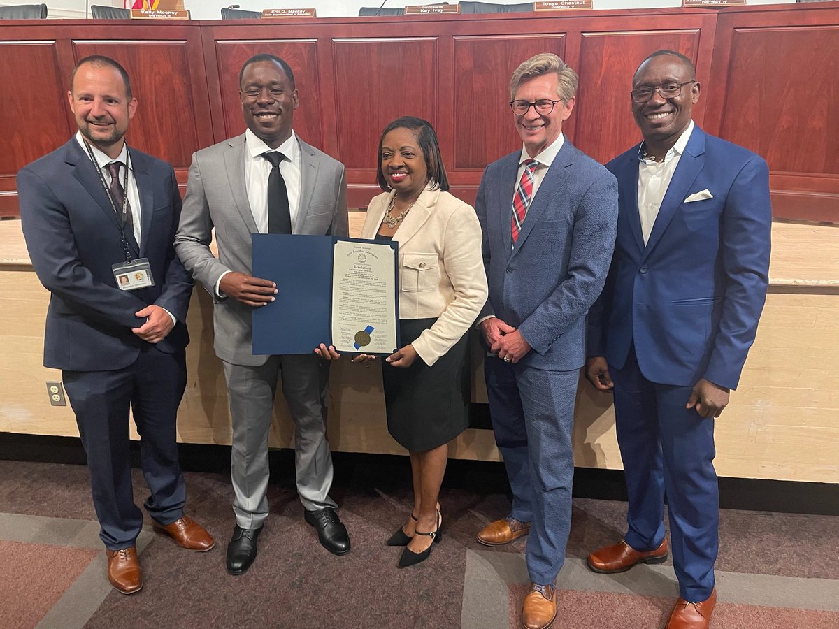 shuff13's tweet image. What a great honor for Mr. Justin Kelly today! ASAHPERD Middle School physical education teacher of the year from Phillips Academy at the ALSDE Proclamation celebration. Congratulations! BCS Strong! @prwill1052 @ASAHPERD @DrMarkSullivan @HEAL_United @NAHPL_ST @BhamCitySchools