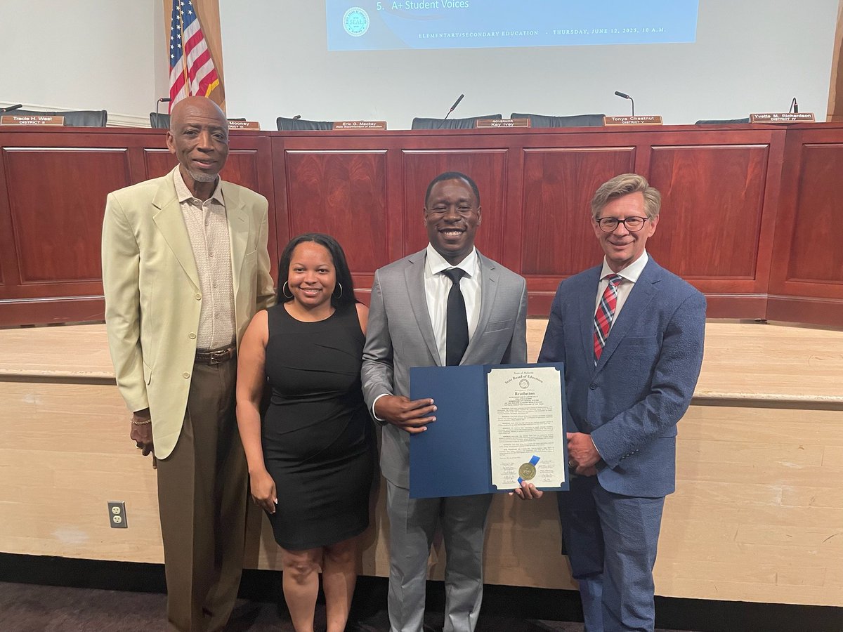 shuff13's tweet image. What a great honor for Mr. Justin Kelly today! ASAHPERD Middle School physical education teacher of the year from Phillips Academy at the ALSDE Proclamation celebration. Congratulations! BCS Strong! @prwill1052 @ASAHPERD @DrMarkSullivan @HEAL_United @NAHPL_ST @BhamCitySchools