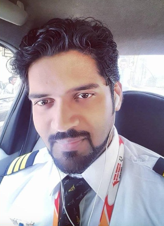 aviationbrk's tweet image. These are the first pictures and names of the pilots of the ill-fated Air India plane that crashed just moments after take-off.

Captain Sumeet Sabharwal, who had 8,200 hours of experience, was today named as the pilot of the Boeing 787 Dreamliner.

First Officer Clive Kunder,…