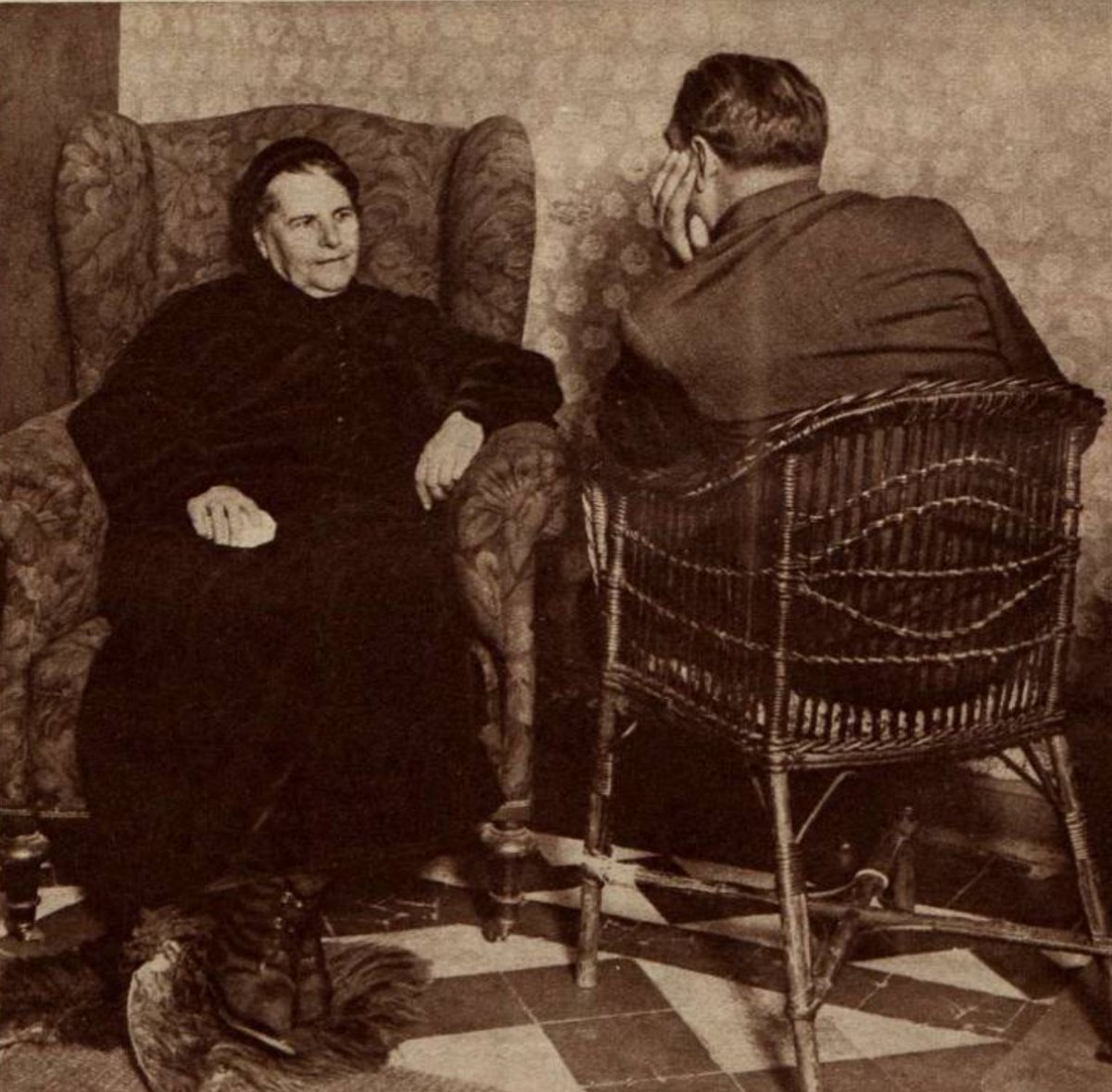 Cuando Pablo Iglesias Posse falleció hace 100 años, la prensa preguntó a Amparo Meliá, su viuda, cómo creía que había sido su vida. Ella respondió algo que nos ha guiado a la mayoría de mujeres y hombres socialistas en 146 años de historia:

“Tuvo una vida limpia y transparente”