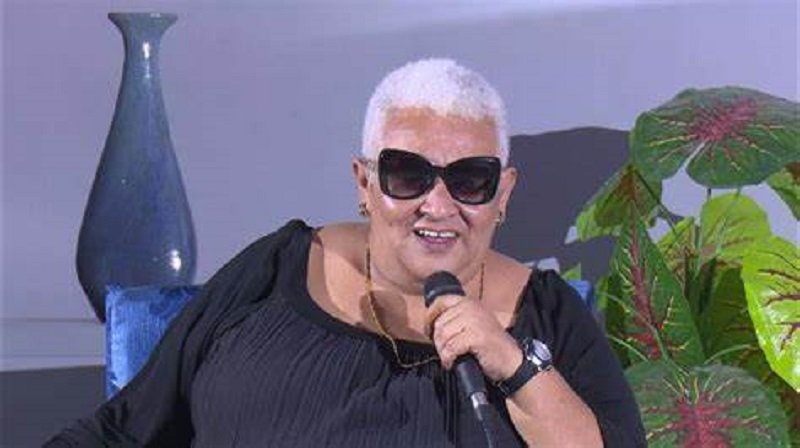 Hondo dolor nos causa la muerte de Tomasita Quiala, una de las poetas improvisadoras más queridas por nuestro pueblo. Cubana como las palmas, con su estilo ágil, chispeante, Tomasita deja un vacío inconmensurable en nuestra música campesina. Mis condolencias a familiares y amigos