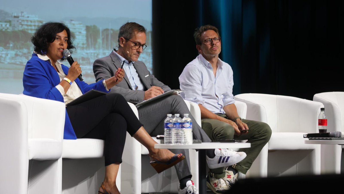 Synerpa (@synerpacom) on Twitter photo 🟢🎤 Ce matin, lors du 24ᵉ Congrès des acteurs privés du grand âge, <a href="/MyriamElKhomri/">Myriam El Khomri</a> et Mathieu Souquière ont apporté des éclairages précieux :
• Tous concernés
Myriam El Khomri est revenue sur son rapport de 2019 qui évoquait déjà un « plan de mobilisation nationale en faveur 🟢🎤 Ce matin, lors du 24ᵉ Congrès des acteurs privés du grand âge, <a href="/MyriamElKhomri/">Myriam El Khomri</a> et Mathieu Souquière ont apporté des éclairages précieux :
• Tous concernés
Myriam El Khomri est revenue sur son rapport de 2019 qui évoquait déjà un « plan de mobilisation nationale en faveur