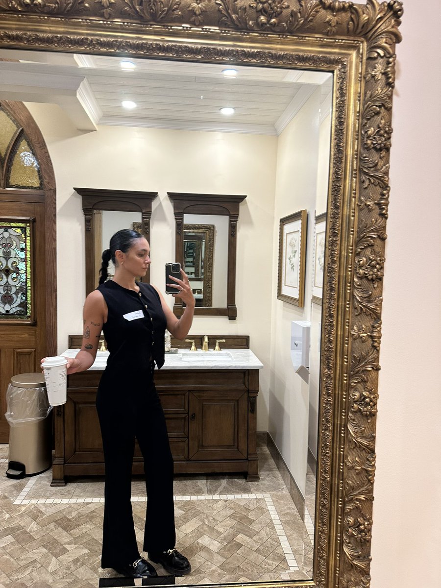 I can’t be the only researcher at the function to strike a pose in the bathroom