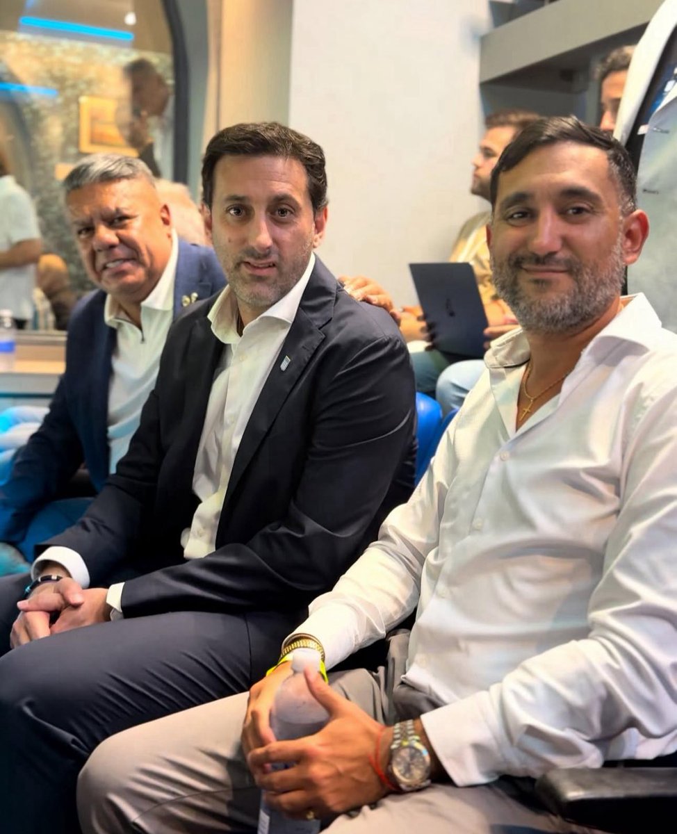 ¡Feliz cumpleaños, Diego Milito!

Gracias por tantas alegrías, ídolo referente dentro y fuera de la cancha.
Que tengas un gran año, con salud y alegría junto a los tuyos. 🩵