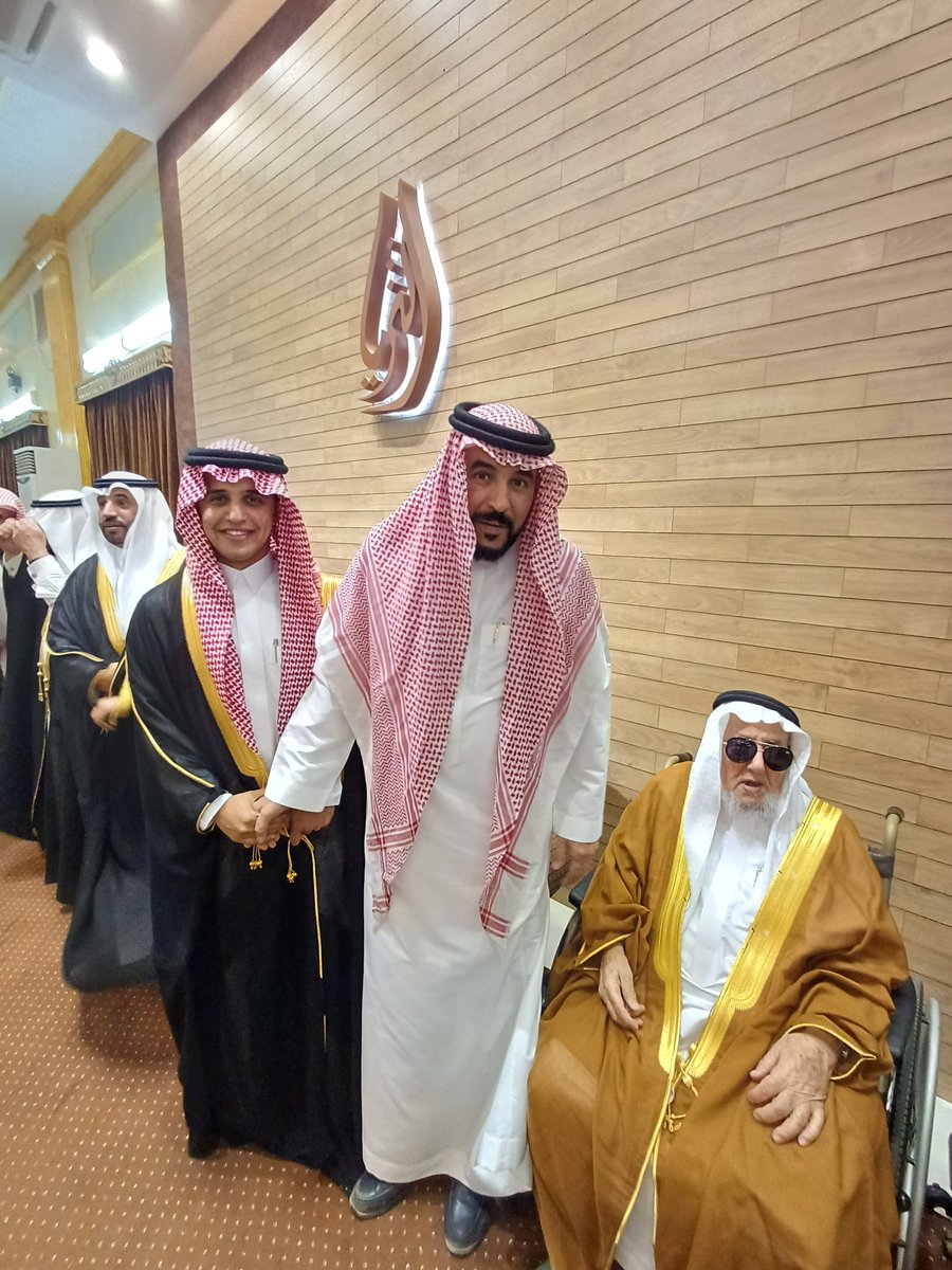 شرفت هذا المساء الجميل بتلبية دعوة الوالد  الكريم الشيخ #عبدالرحمن_البداح  بحضور زواج حفيده الشاب #محمد_بن_احمد_البداح   ،في قاعة الثريا بمحافظة #الزلفي أسال الله أن  يبارك لهما وأن يجمع  بينهما بخير، وأن يرزقهما الذرية الصالحة ، واسأل الله لهما التوفيق والسعادة والهناء #الزلفي