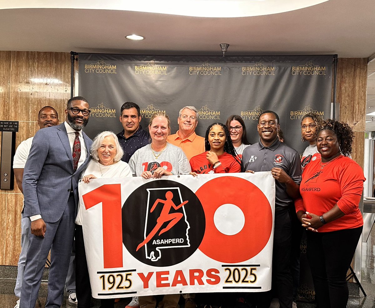 shuff13's tweet image. What an amazing day today celebrating ASAHPERD's 100th year! We took part in the Birmingham City Proclamation with Mayor Woodfin. Team ASAHPERD! Thank you to everyone! @asahperd @BhamCitySchools @DrMarkSullivan @HEAL_United @jt1603 @NAHPL_ST @prwill1052 @NCHPAD