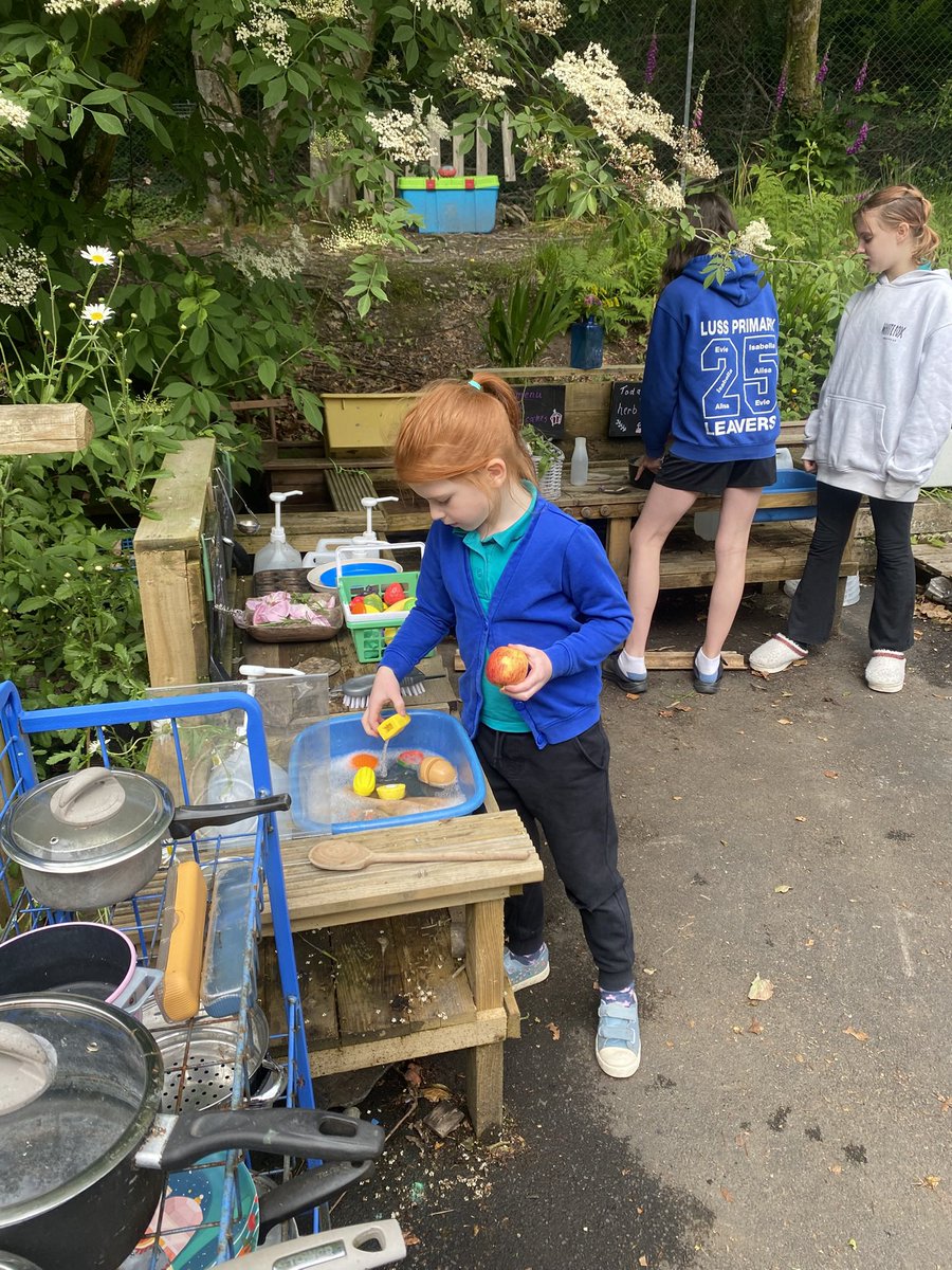 lussprimary's tweet image. Our mud kitchen has been getting a make over so that we can make some food for our bakery . 🥯 🧁🥮
@abc_OCTF
