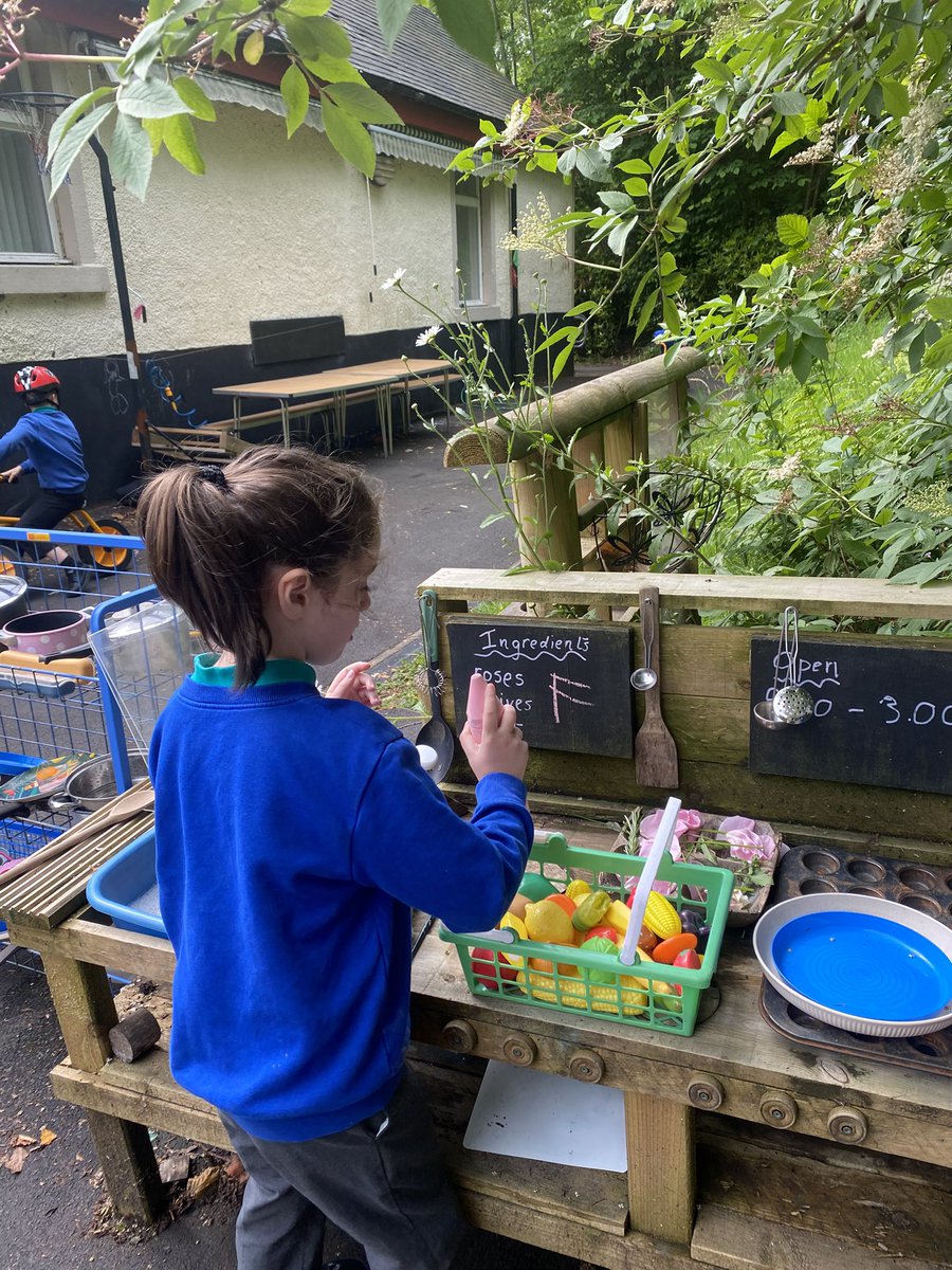 lussprimary's tweet image. Our mud kitchen has been getting a make over so that we can make some food for our bakery . 🥯 🧁🥮
@abc_OCTF