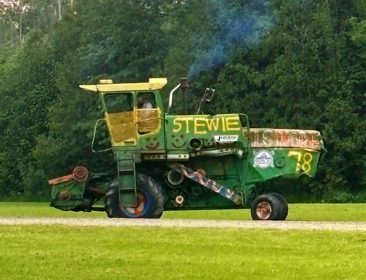 Dgsuperpull's tweet image. Demolition derby ring, festive gardens &amp;amp; the twin tracks are set for the weekend💪💪

Also, looks like the “sweaty clam” and “Stewie” are on site and ready 💥 

#SUPERPULL25