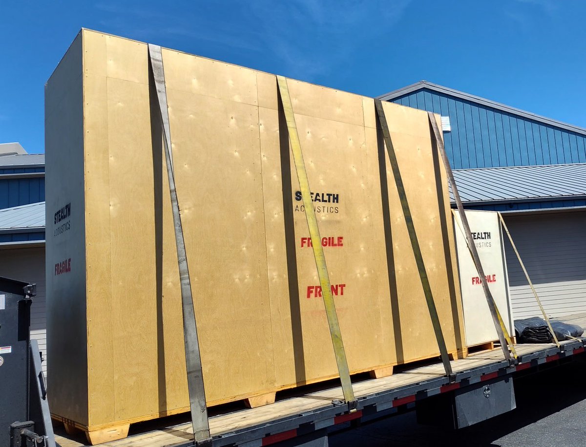 Another Extreme Patio Theater loaded and shipped! We have four different sizes in P3 AND P2! This one is a 138" P3 with a 3.1 sound bar!
#OutdoorTV #LuxuryLifestyle #luxurylife #StealthPatioTheater #OutdoorLiving #Tech #TV