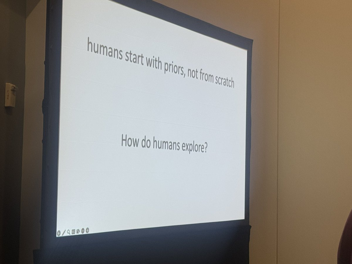 ky_lin0305's tweet image. Learning the recipes for robot learning at scale with @pathak2206 at the POETS workshop @CVPR