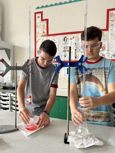 🔬 IB Chemistry in action!
Canterbury Y12 students are designing and conducting their 3,000-word investigations.

✅ Research questions
✅ Variables &amp; methods
✅ Data collection underway

What are they investigating this year? Stay tuned! #IBChem #CanterburySchool