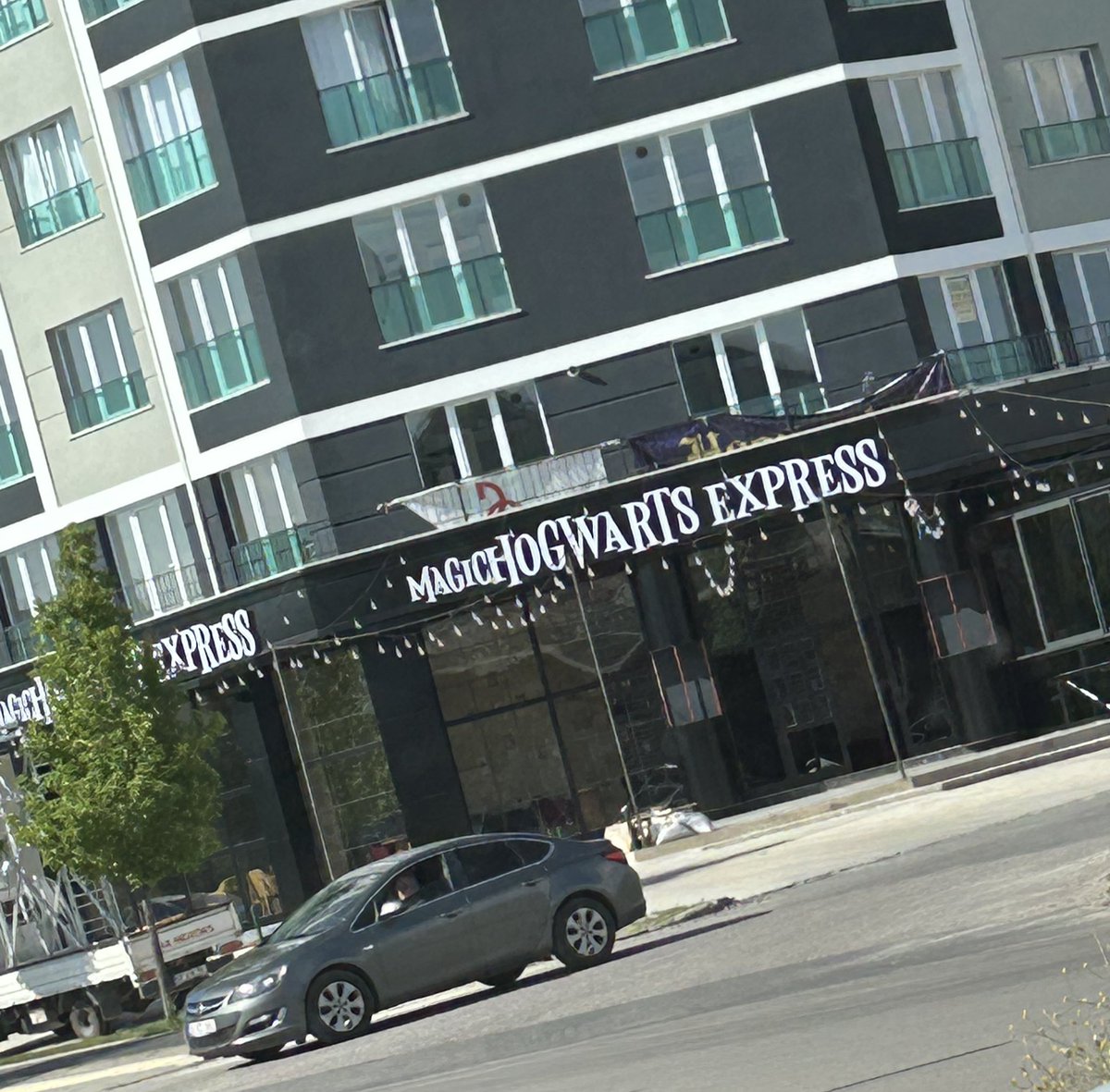 Sivas’a Hogwarts kafe açmak benden başka birinin daha aklına gelmiş ya lan.