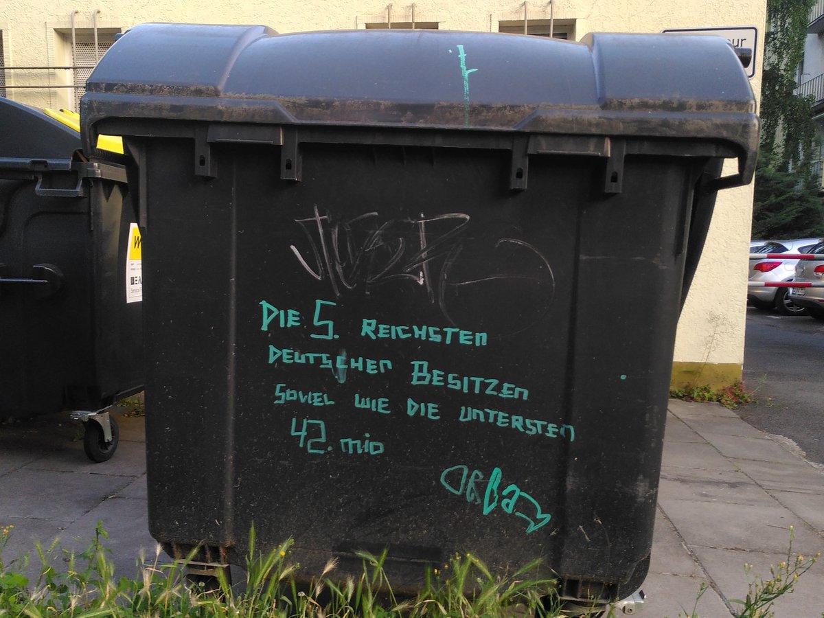 Die Mülltonne weiß mehr über die soziale Lage im Land als die Bundesregierung.