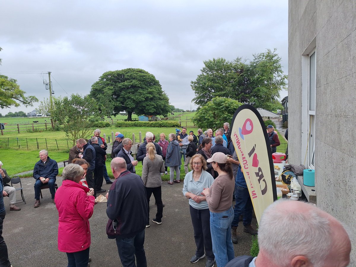 RoyGalway's tweet image. Lovely summer evening at The Roche farm in Kylemore Abbey Loughrea with @BordGais and @CroiHeartStroke discussing solar energy and Men's Health week @CTribune @TuamHerald @AgrilandIreland @Galwaybayfmnews @IFAmedia @aca_services @amyforde6
