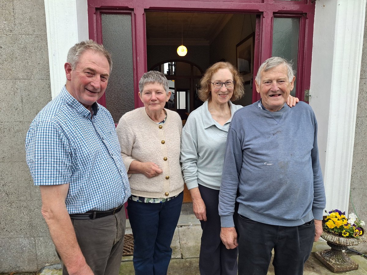 RoyGalway's tweet image. Lovely summer evening at The Roche farm in Kylemore Abbey Loughrea with @BordGais and @CroiHeartStroke discussing solar energy and Men's Health week @CTribune @TuamHerald @AgrilandIreland @Galwaybayfmnews @IFAmedia @aca_services @amyforde6