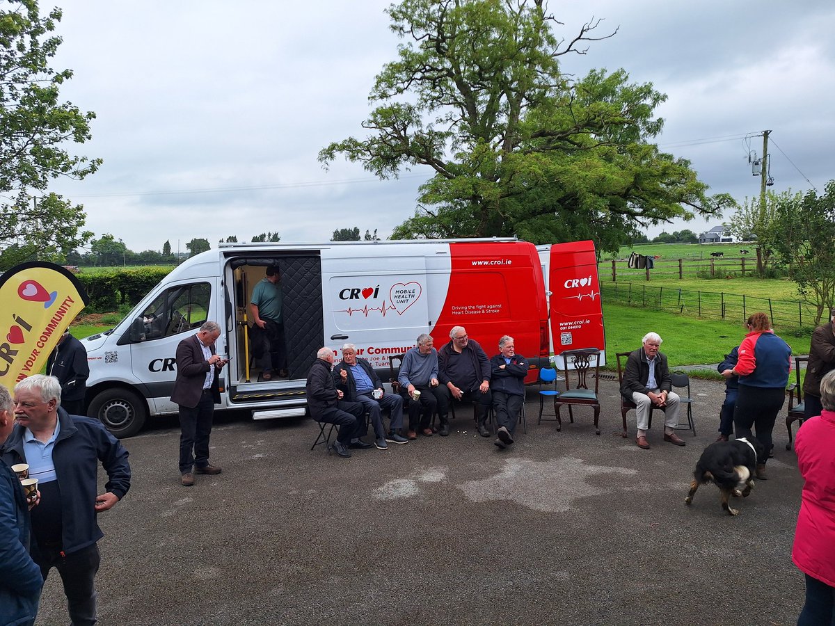 RoyGalway's tweet image. Lovely summer evening at The Roche farm in Kylemore Abbey Loughrea with @BordGais and @CroiHeartStroke discussing solar energy and Men's Health week @CTribune @TuamHerald @AgrilandIreland @Galwaybayfmnews @IFAmedia @aca_services @amyforde6