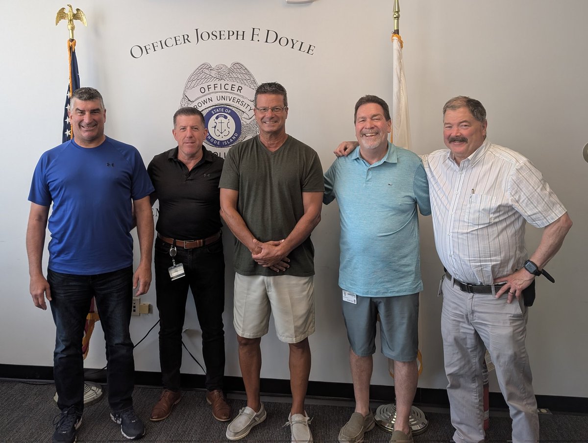 🎉 Congratulations to Robert “Bob” Bubar on his retirement!

After 24 incredible years at Brown and 36 years dedicated to public service, Bob is officially heading into his well-earned next chapter in the sunshine state.
 #ThankYouBob #FireSafety #BrownUniversity #BrownDPS