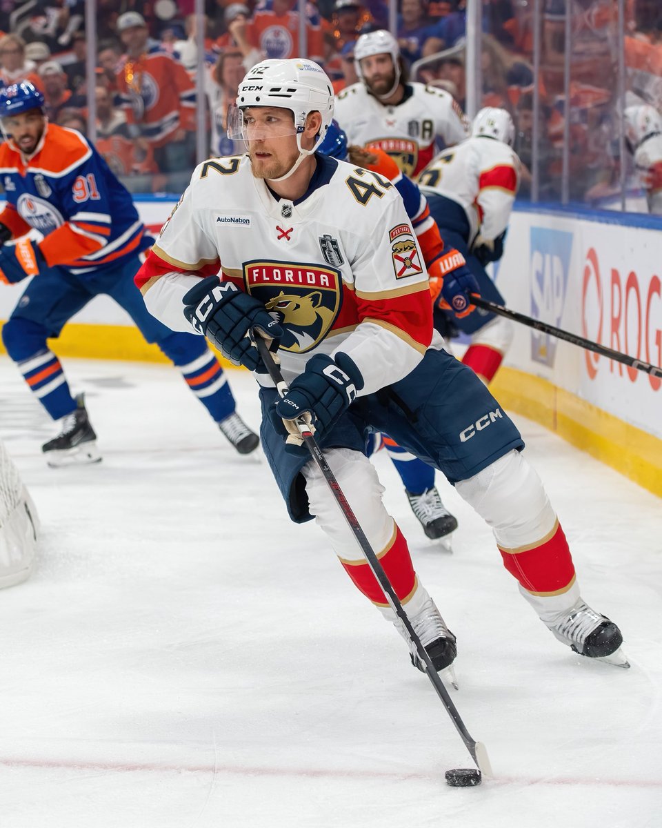 Erik Granqvist (@freehappyhabits) on Twitter photo 🥳 Vi gratulerar världens bästa Gustav Forsling som fyller 29 år idag & firar med finalrond fyra mot Edmonton Oilers direkt efter #USOpen 🏒💥🏌🏼♂️
🏆 FLA-EDM, 2-1 i matcher.
🕑 Natten till fredag kl 02:05
📺 TV10 & Viaplay
🎙️<a href="/Niklas_Holmgren/">Niklas Holmgren</a> & @erikgranqvist
📱 #StanleyCup 🥳 Vi gratulerar världens bästa Gustav Forsling som fyller 29 år idag & firar med finalrond fyra mot Edmonton Oilers direkt efter #USOpen 🏒💥🏌🏼♂️
🏆 FLA-EDM, 2-1 i matcher.
🕑 Natten till fredag kl 02:05
📺 TV10 & Viaplay
🎙️<a href="/Niklas_Holmgren/">Niklas Holmgren</a> & @erikgranqvist
📱 #StanleyCup