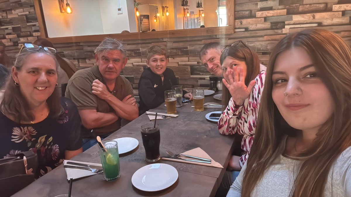 Arrived in Manchester 🙌🏻 let the fun commence <a href="/fierybird9/">L</a> 😁😁😁 see you tomorrow <a href="/FromThe1stBend/">James</a> <a href="/ItsKarlWest/">Karlito</a> <a href="/youngchris1979/">Chris Young</a> 😁😁😁