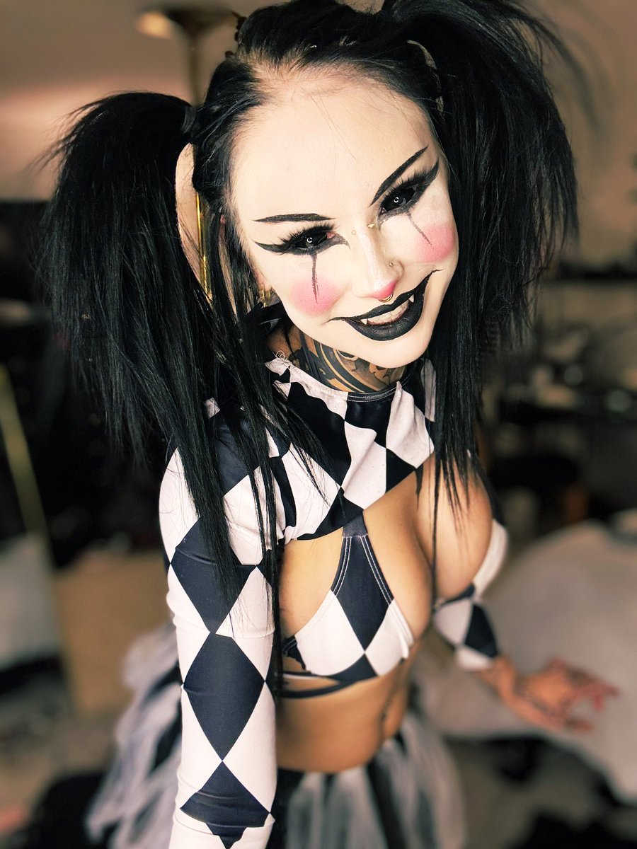 MY PAGE IS 50% off RN!! Come Play With Me…

onlyfans.com/jemma_hex