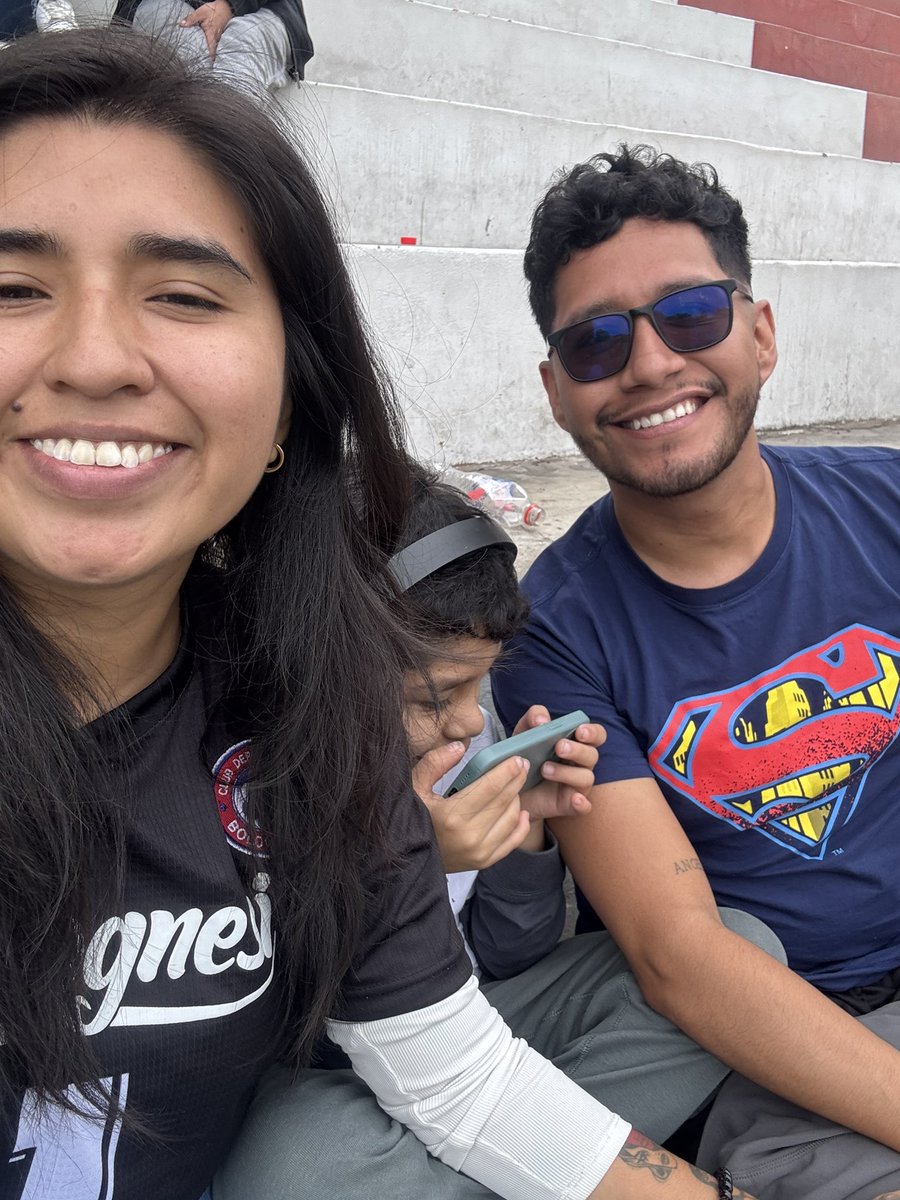 AndyFi1's tweet photo. Los adoro! ❤️😇 #familia #novia #hijo @NicoleTorres_5 https://t.co/dKFJu400YN