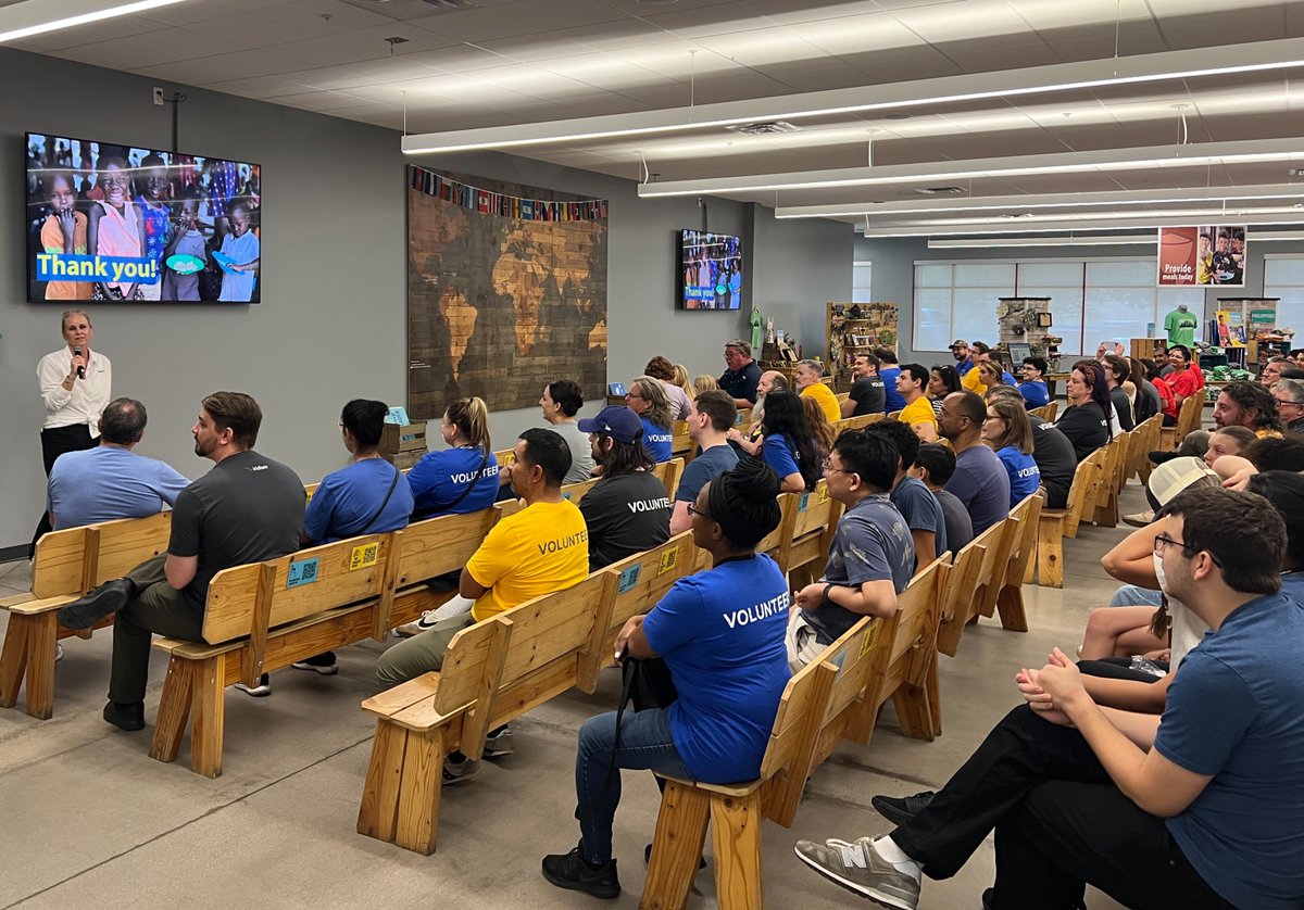 IridiumComm's tweet image. 📦 252 boxes
🍽️ 54,432 meals
🧒 149 kids fed a daily meal for a year

This year for Iridium #ImpactDay, our team members in Arizona had a fun and inspiring time volunteering at @fmsc_org and packing nutritious meals for children.

#TrulyGlobalStartsLocal #FMSC